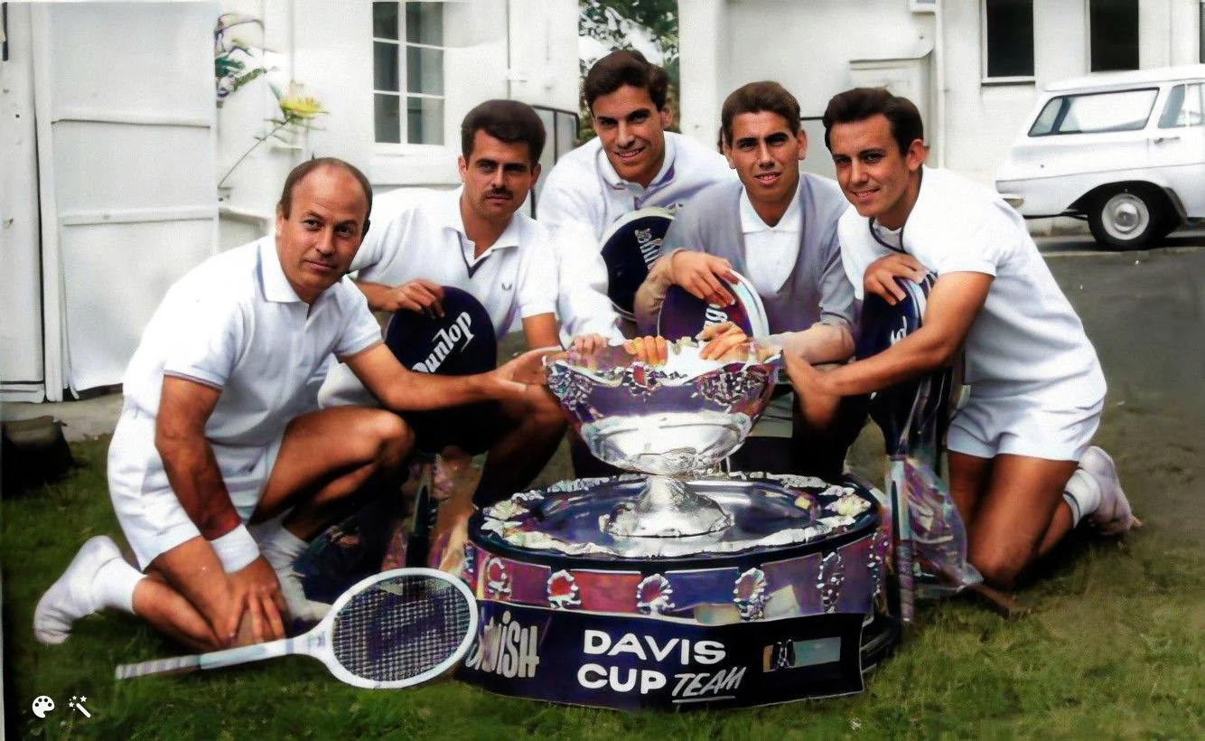 Manolo Santana en la recepción del club